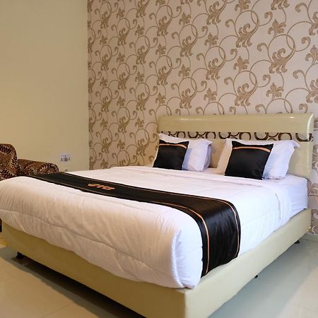 Oyo 1616 Hotel Central City 2 Tanjung Pandan Exterior foto