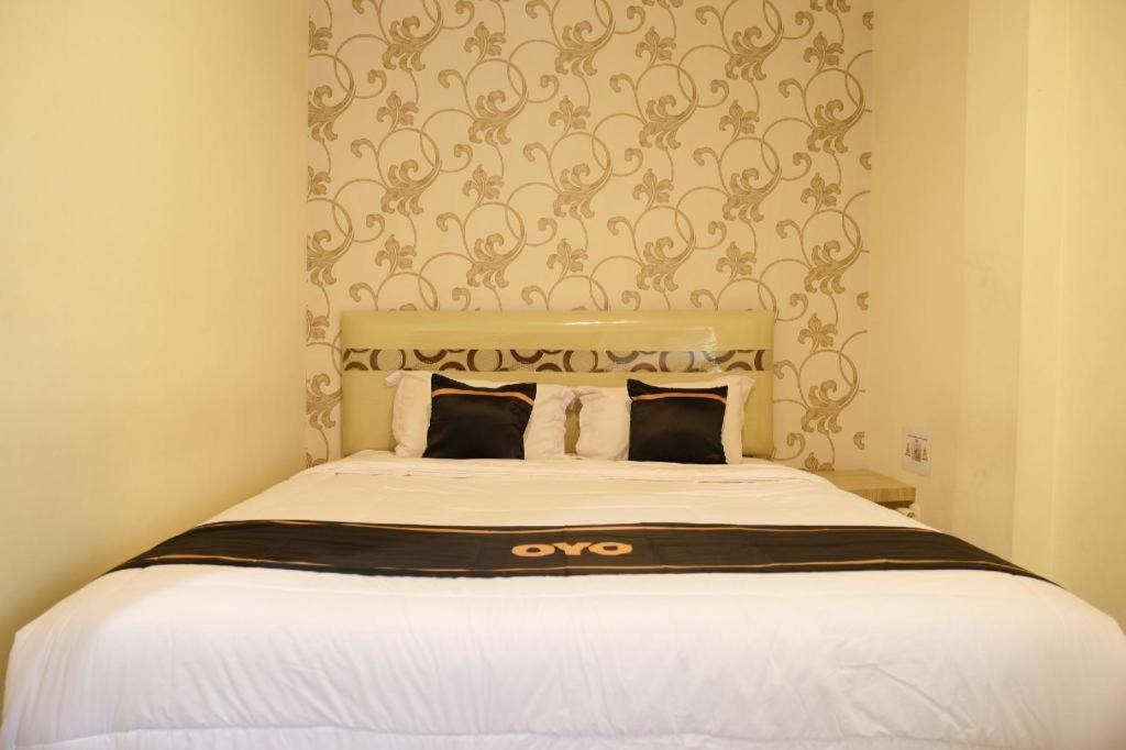 Oyo 1616 Hotel Central City 2 Tanjung Pandan Exterior foto