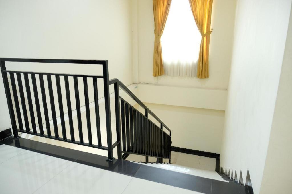 Oyo 1616 Hotel Central City 2 Tanjung Pandan Exterior foto
