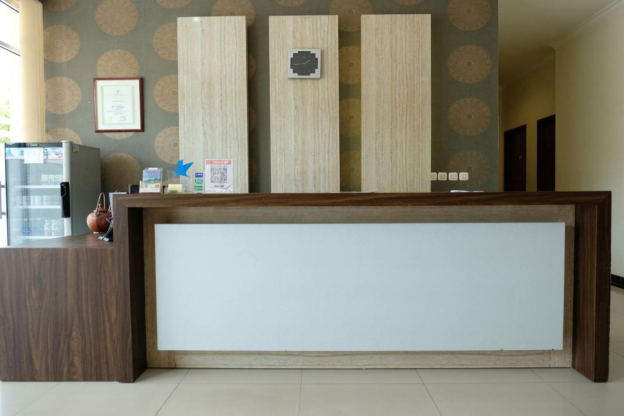 Oyo 1616 Hotel Central City 2 Tanjung Pandan Exterior foto