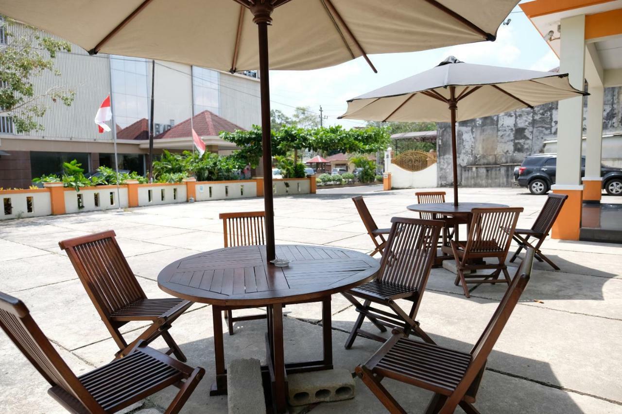 Oyo 1616 Hotel Central City 2 Tanjung Pandan Exterior foto
