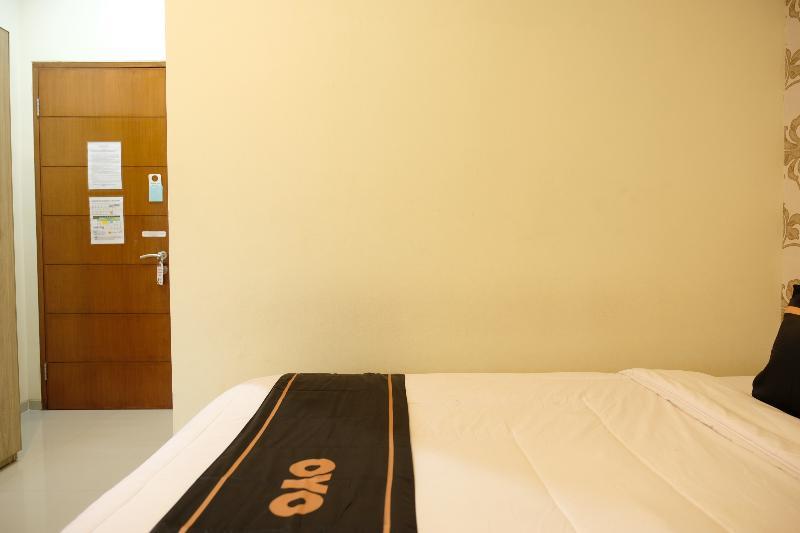 Oyo 1616 Hotel Central City 2 Tanjung Pandan Exterior foto