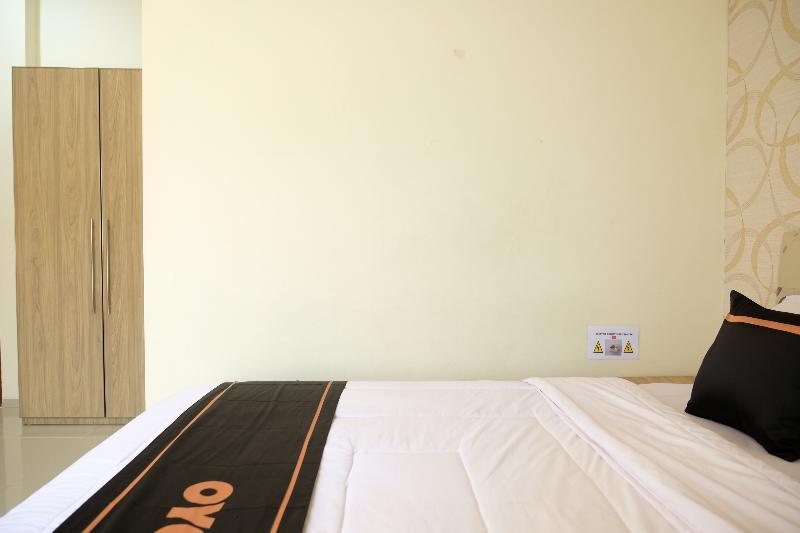 Oyo 1616 Hotel Central City 2 Tanjung Pandan Exterior foto